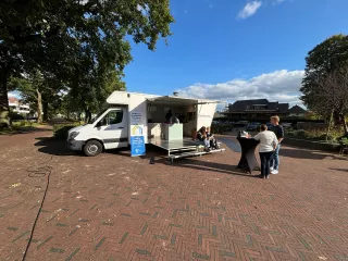 Gezonde Huiskamer buiten op een plein in Groningen